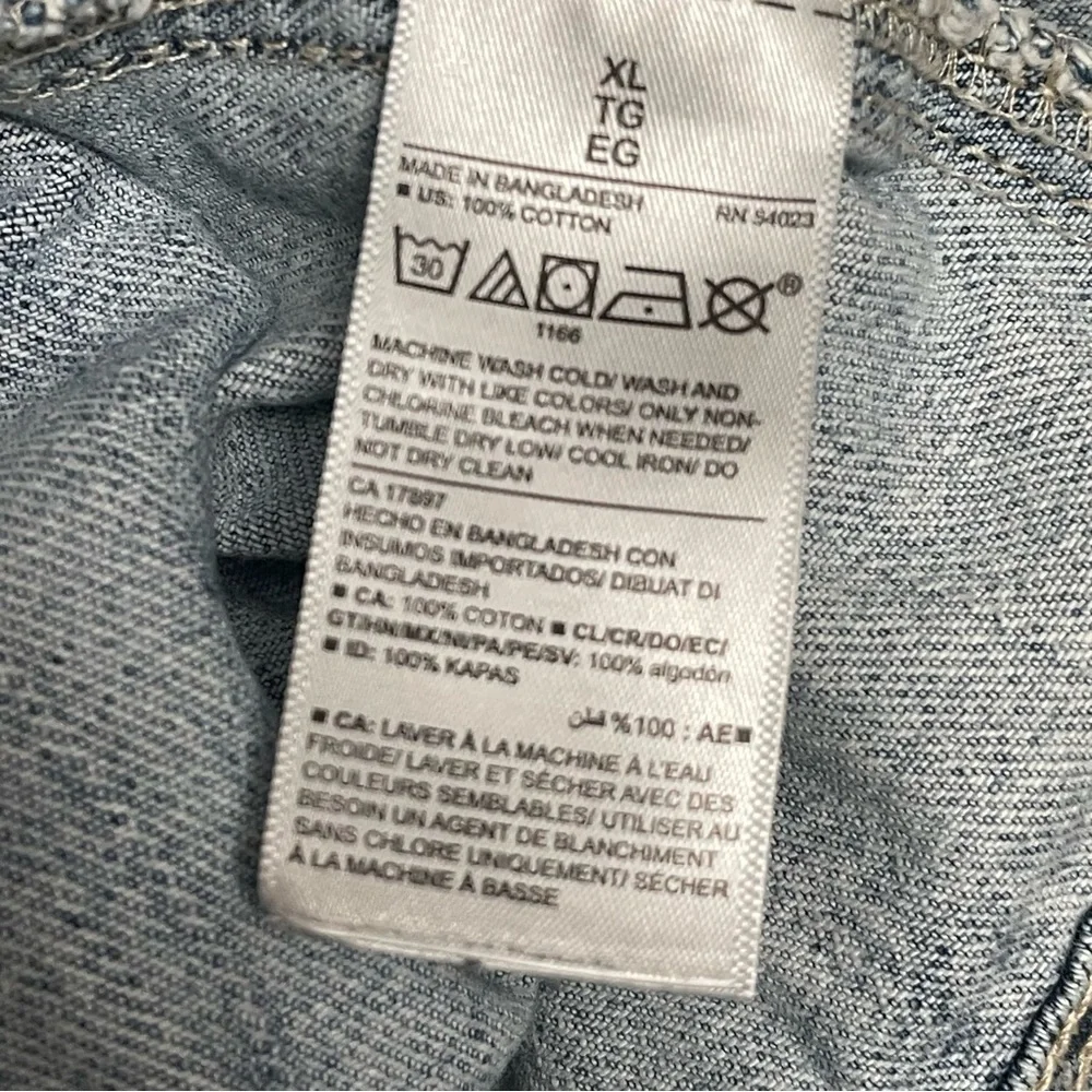 Old Navy Women's Distressed Blue Jean Jacket XL 100% Cotton - Picture 4 of 7